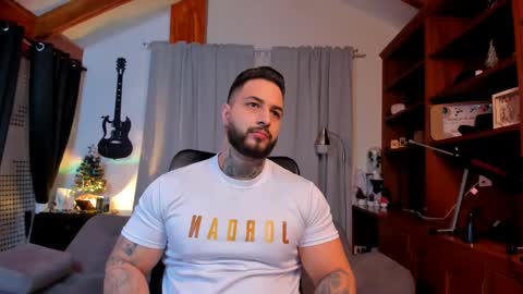 Snapshot of max_dic1 chatting on January 13, 2025, 1:49 pm max D. online show from January 13, 2025, 1:49 pm