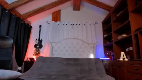 max D. online show from December 3, 2025, 11:41 am