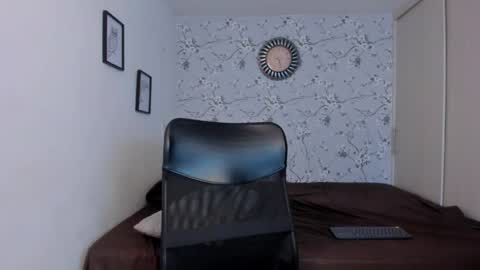 max D. online show from April 17, 2026, 11:30 pm