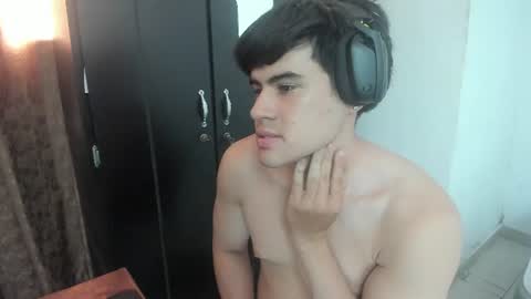 Snapshot of max_miller66 chatting on August 3, 2026, 4:33 pm Max online show from August 3, 2026, 4:33 pm