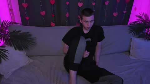 Snapshot of max_sm1th chatting on March 7, 2025, 6:54 pm Max online show from March 7, 2025, 6:54 pm