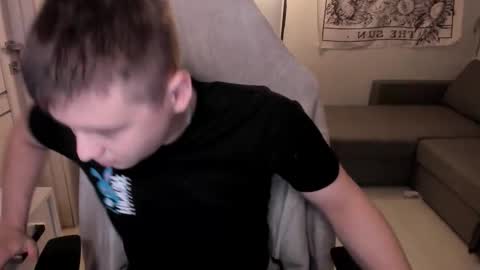 Snapshot of max_sm1th chatting on December 15, 2025, 1:21 am Max online show from December 15, 2025, 1:21 am