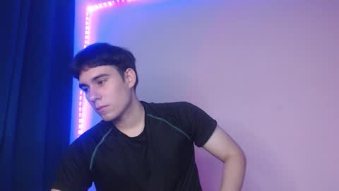 max_snow1616 online show from February 4, 2026, 4:02 pm