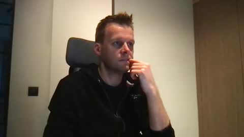 Max take off clothes online show from December 6, 2024, 7:43 am