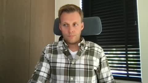 Max take off clothes online show from September 29, 2025, 11:59 am