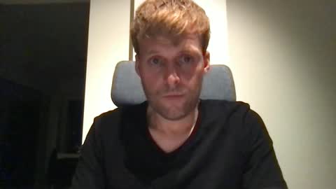 Max take off clothes online show from October 23, 2025, 8:07 pm