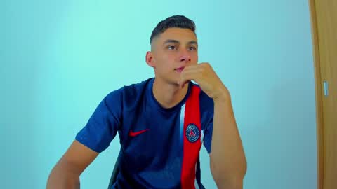 Snapshot of max_wild01 chatting on July 1, 2026, 5:31 am MAX online show from July 1, 2026, 5:31 am