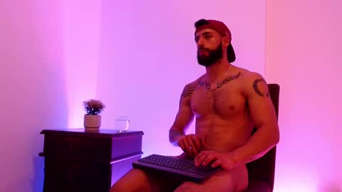 Snapshot of max_xl_ chatting on February 28, 2025, 10:50 pm max_xl_ online show from February 28, 2025, 10:50 pm