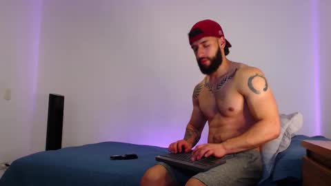 Snapshot of max_xl_ chatting on October 28, 2025, 3:47 pm max_xl_ online show from October 28, 2025, 3:47 pm