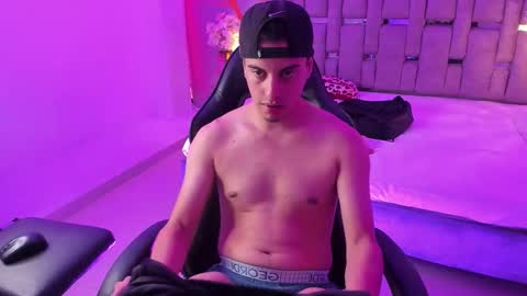 Maximiliano online show from November 18, 2025, 9:30 pm