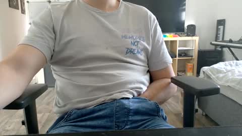 Snapshot of maxboner94 chatting on November 12, 2025, 9:10 am maxboner94 online show from November 12, 2025, 9:10 am