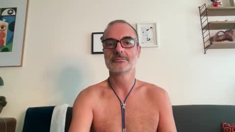 Max Mikado online show from October 21, 2025, 2:51 pm