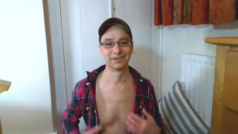 Max Davies online show from February 3, 2025, 11:42 am