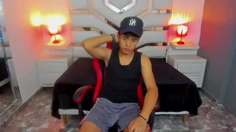 Max online show from November 4, 2025, 7:46 pm