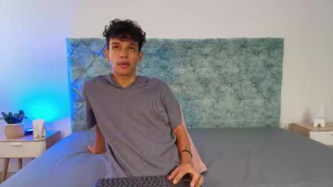 M A X F R O S T   online show from December 22, 2025, 7:11 pm