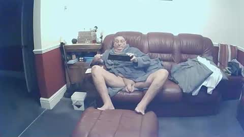 MAX online show from October 2, 2025, 11:23 pm