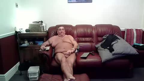 MAX online show from November 4, 2025, 10:31 pm