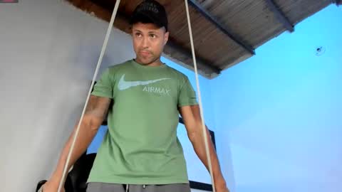 MAXI      online show from November 29, 2025, 2:03 am