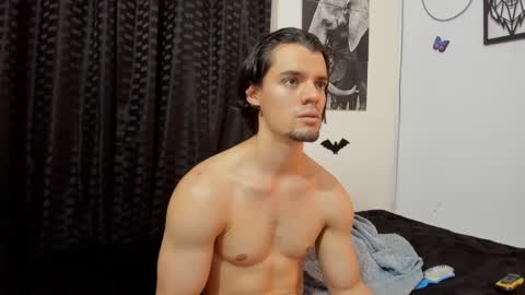 Snapshot of maxi_styles chatting on December 21, 2024, 12:09 am Alex online show from December 21, 2024, 12:09 am