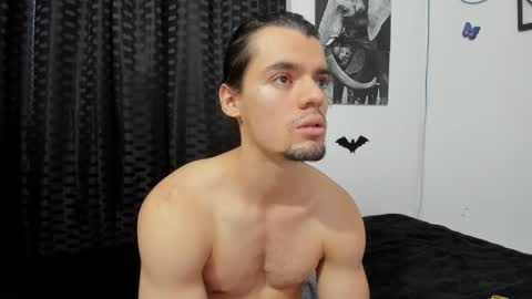 Snapshot of maxi_styles chatting on December 23, 2024, 10:33 pm Alex online show from December 23, 2024, 10:33 pm