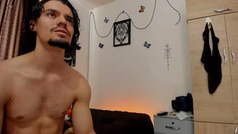 Snapshot of maxi_styles chatting on January 9, 2025, 5:43 pm Alex online show from January 9, 2025, 5:43 pm