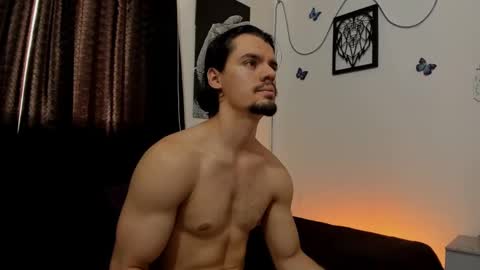 Snapshot of maxi_styles chatting on January 10, 2025, 10:04 pm Alex online show from January 10, 2025, 10:04 pm