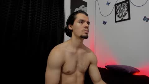 Snapshot of maxi_styles chatting on January 18, 2025, 2:03 am Alex online show from January 18, 2025, 2:03 am