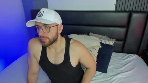 Maximo Wolf online show from February 18, 2025, 1:54 am