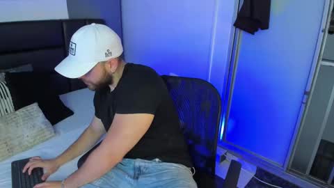 Maximo Wolf online show from February 21, 2025, 2:50 am