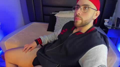 Maximo Wolf online show from February 28, 2025, 2:31 am