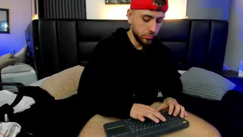 Maximo Wolf online show from September 18, 2025, 8:55 pm