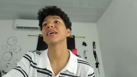 Maximiliano online show from November 22, 2025, 7:02 pm