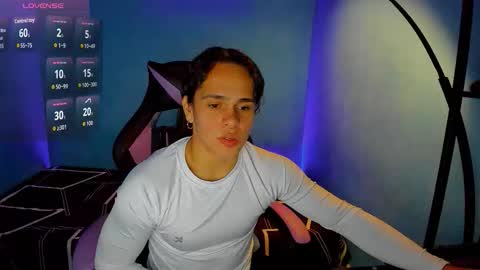 maximiliano_scoott_ online show from October 3, 2025, 7:11 pm