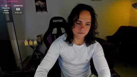 maximiliano_scoott_ online show from November 18, 2025, 6:01 pm