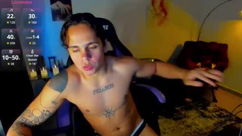 maximiliano_scoott_ online show from December 16, 2025, 8:47 pm