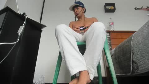 maximo__77 online show from December 4, 2025, 3:43 pm