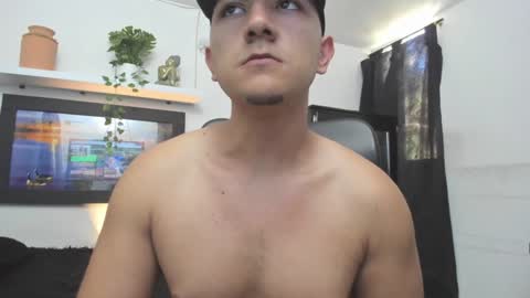 maximo_ston online show from December 8, 2024, 8:36 pm