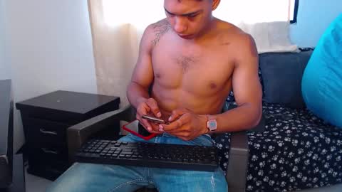 Maximo Aron Vega online show from December 3, 2024, 6:49 pm