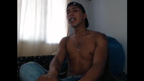 Maximo Aron Vega online show from December 9, 2024, 6:14 pm