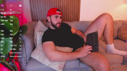 Maximo Wolf online show from April 21, 2026, 2:51 am