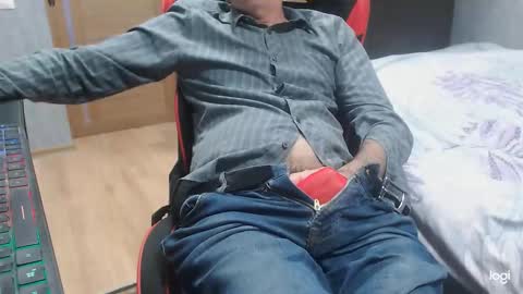 maximus3334 online show from October 15, 2025, 11:32 am