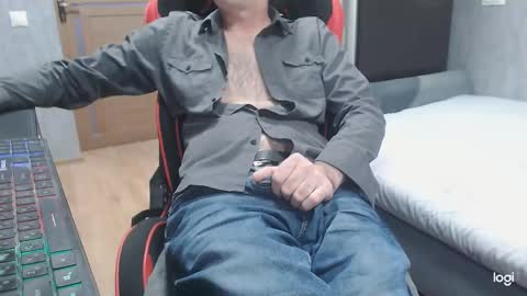 maximus3334 online show from November 28, 2025, 10:29 am