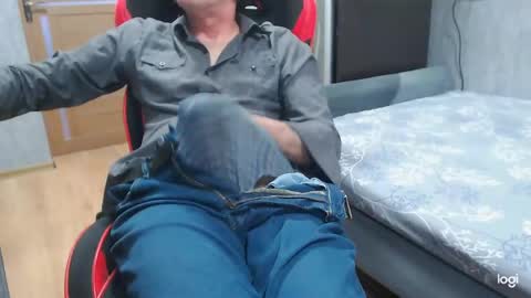 maximus3334 online show from April 25, 2026, 1:41 pm