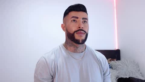 Independent Model online show from October 9, 2025, 4:32 am