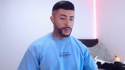 Independent Model online show from October 28, 2025, 4:05 am