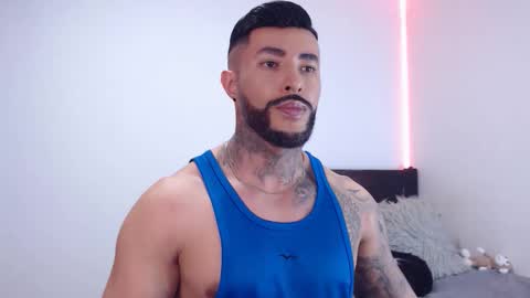 Independent Model online show from November 19, 2025, 3:28 am