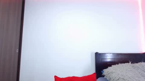 Independent Model online show from December 21, 2025, 4:08 am