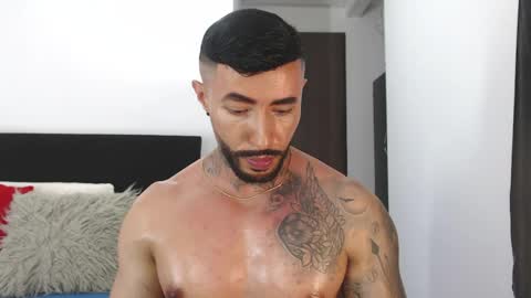 Independent Model online show from May 20, 2026, 4:29 am