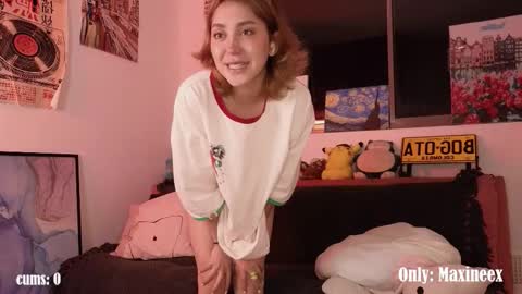 Snapshot of maxine_8 chatting on February 27, 2026, 12:21 am Maxine online show from February 27, 2026, 12:21 am