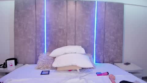 Maxi Rogers online show from February 11, 2025, 10:50 pm